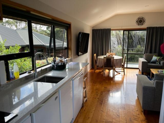 Treetops Cottage At The Castle Whitianga Exterior foto