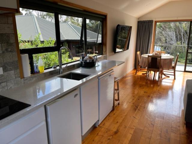 Treetops Cottage At The Castle Whitianga Exterior foto